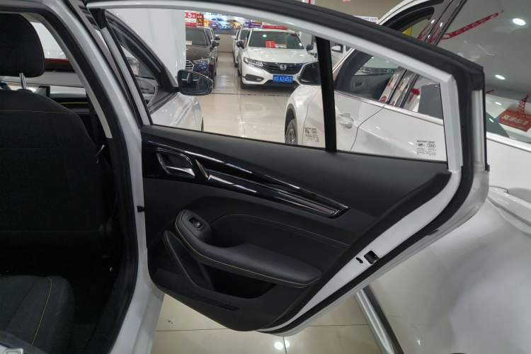Used Roewe i5 2021 1.5L CVT Platinum Edition Interior 6