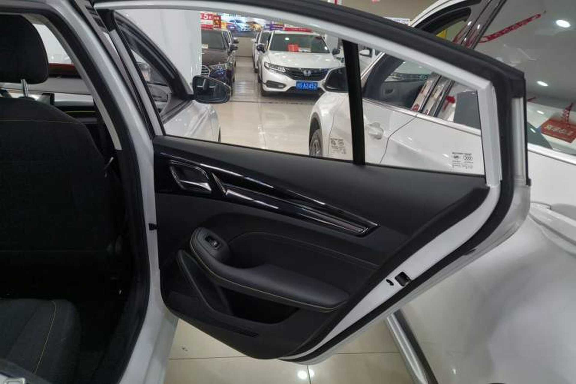 Used Roewe i5 2021 1.5L CVT Platinum Edition Interior 6
