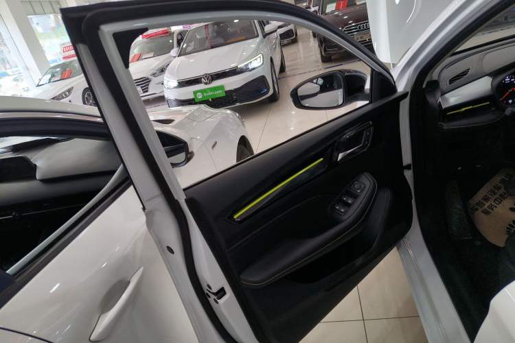 Used Roewe i5 2021 1.5L CVT Platinum Edition Interior 7