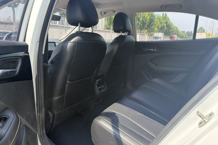 Used Roewe i5 2021 1.5L CVT Diamond Edition Interior 7