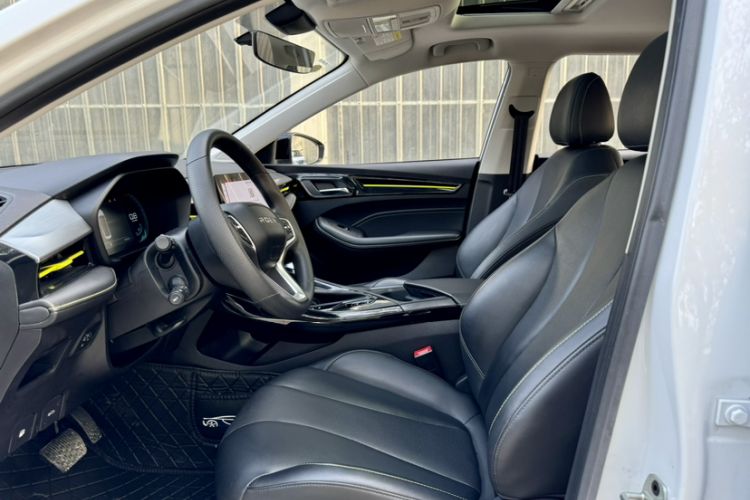 Used Roewe i5 2021 Revised Version 1.5L CVT Diamond Edition Interior 8