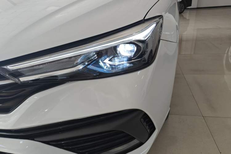 Used Roewe i5 2021 Revised Version 1.5L CVT Diamond Edition Left Front Headlight