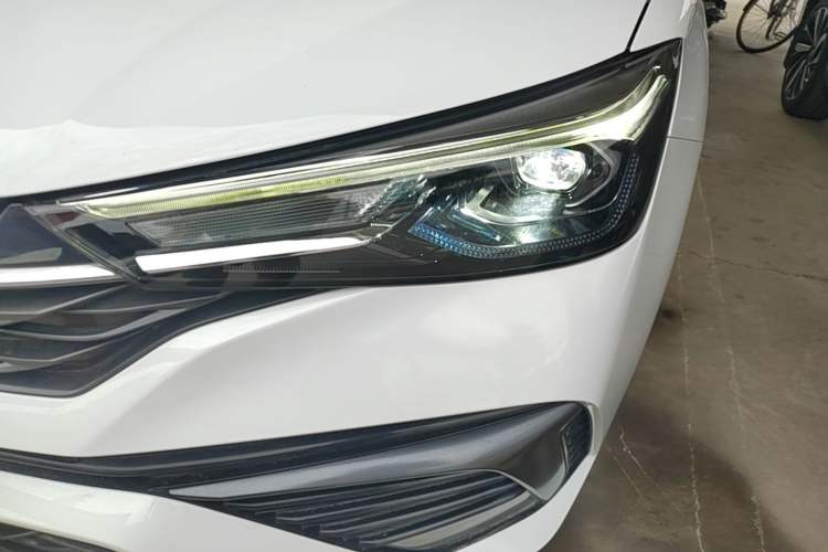 Used Roewe i5 2021 Revised Version 1.5L CVT Diamond Edition Left Front Headlight