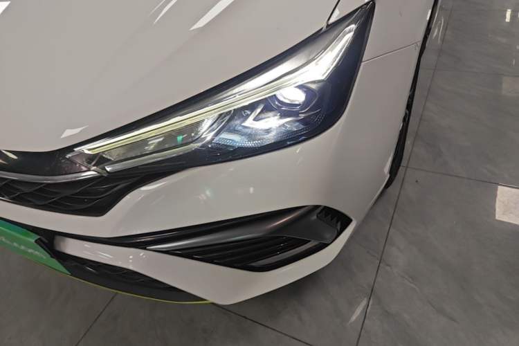 Used Roewe i5 2021 Revised Version 1.5L CVT Diamond Edition Left Front Headlight