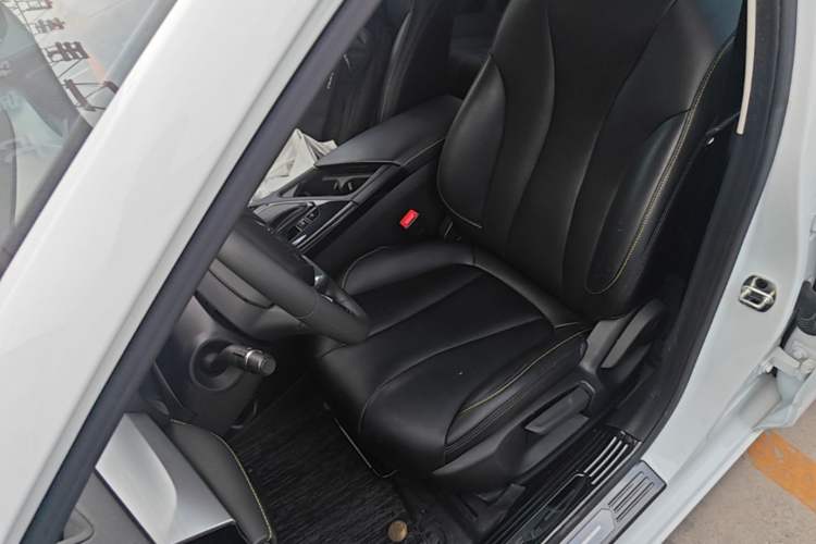 Used Roewe i5 2021 1.5L CVT Platinum Edition Left Front Seat