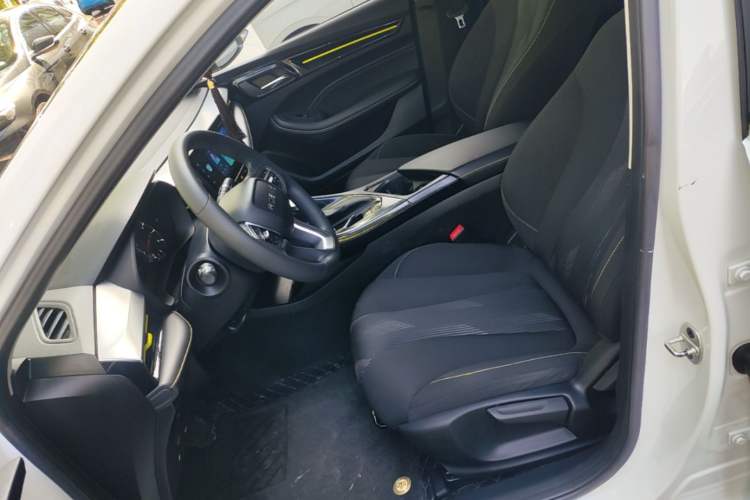 Used Roewe i5 2021 1.5L CVT Platinum Edition Left Front Seat
