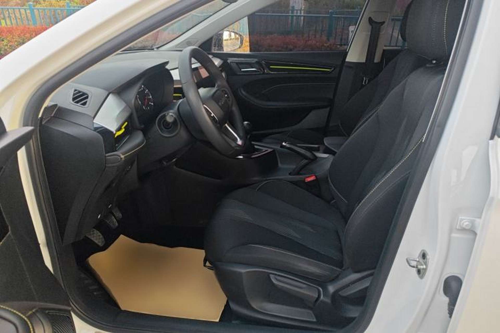 Used Roewe i5 2021 1.5L Manual Platinum Edition Left Front Seat