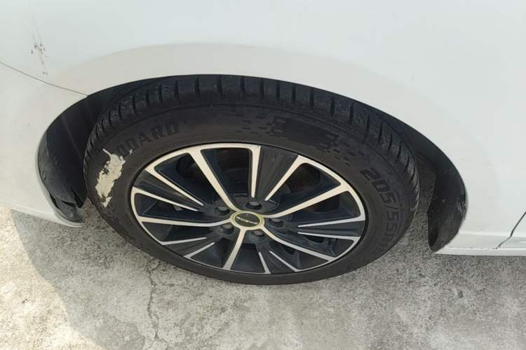 Used Roewe i5 2021 Revised Version 1.5L CVT Diamond Edition Left Front Wheel Hub