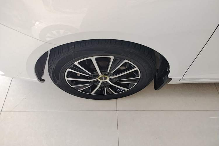 Used Roewe i5 2021 Revised Version 1.5L CVT Diamond Edition Left Front Wheel Hub