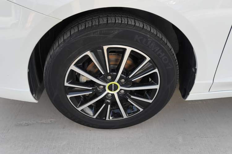 Used Roewe i5 2021 Revised Version 1.5L CVT Diamond Edition Left Front Wheel Hub