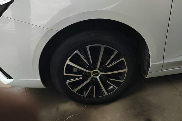 Used Roewe i5 2021 Revised Version 1.5L CVT Diamond Edition Left Front Wheel Hub
