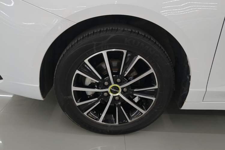 Used Roewe i5 2021 Revised Version 1.5L CVT Diamond Edition Left Front Wheel Hub