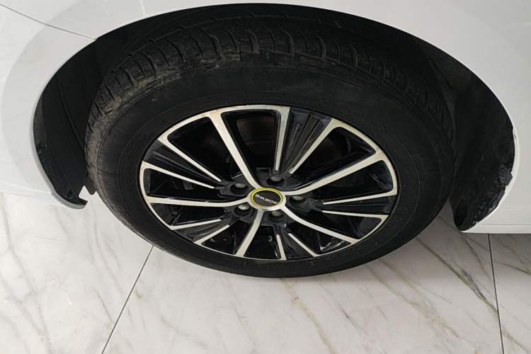 Used Roewe i5 2021 Revised Version 1.5L CVT Diamond Edition Left Front Wheel Hub