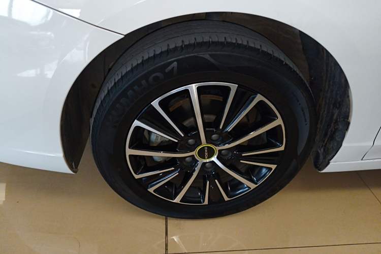 Used Roewe i5 2021 Revised Version 1.5L CVT Diamond Edition Left Front Wheel Hub