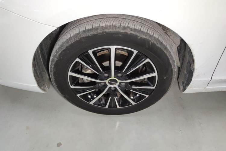 Used Roewe i5 2021 Revised Version 1.5L CVT Diamond Edition Left Front Wheel Hub
