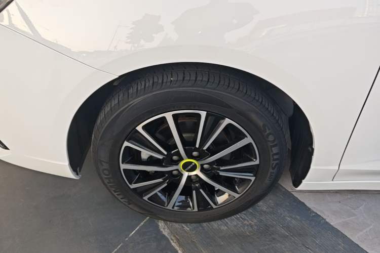 Used Roewe i5 2021 Revised Version 1.5L CVT Diamond Edition Left Front Wheel Hub