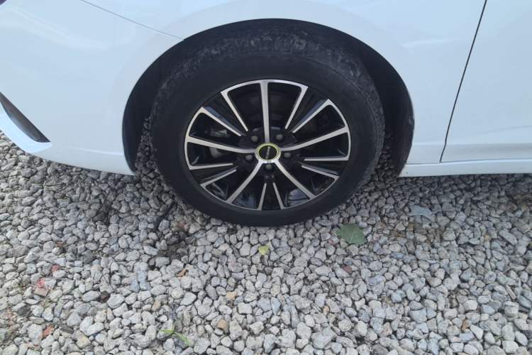 Used Roewe i5 2021 1.5L Manual Diamond Edition Left Front Wheel Hub