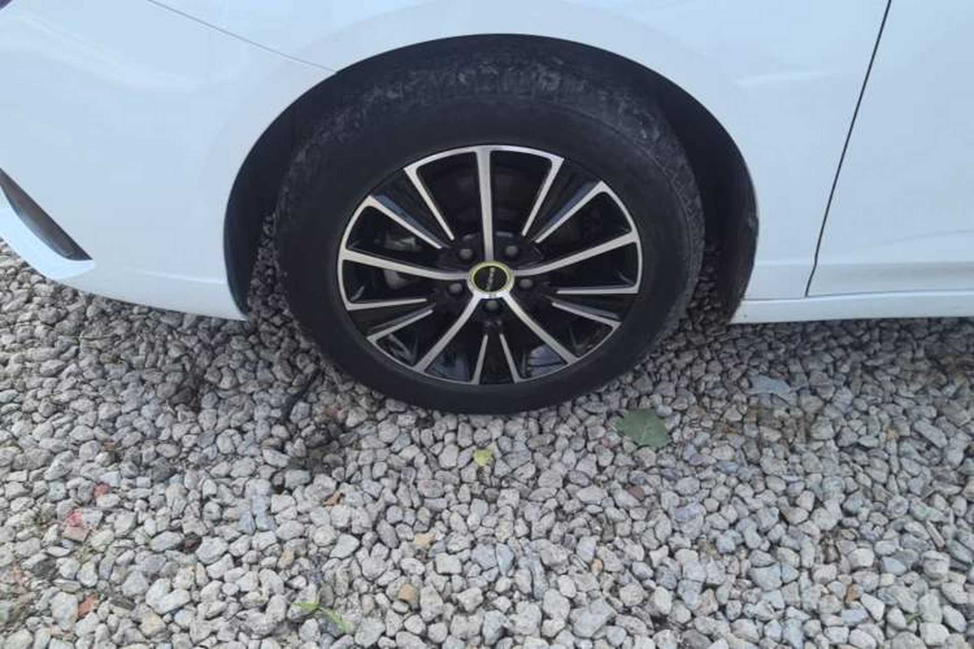 Used Roewe i5 2021 1.5L Manual Diamond Edition Left Front Wheel Hub