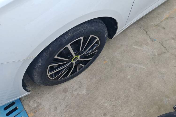 Used Roewe i5 2021 1.5L Manual Diamond Edition Left Front Wheel Hub