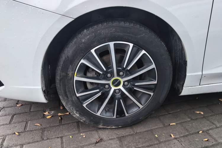 Used Roewe i5 2021 1.5L CVT Black Gold Edition Left Front Wheel Hub