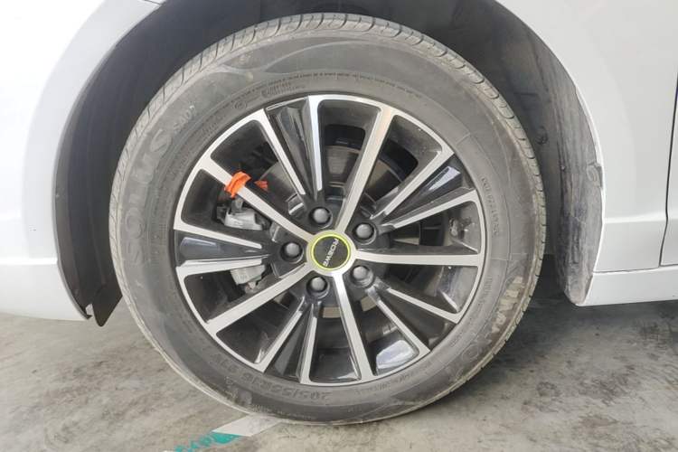 Used Roewe i5 2021 1.5L CVT Platinum Edition Left Front Wheel Hub
