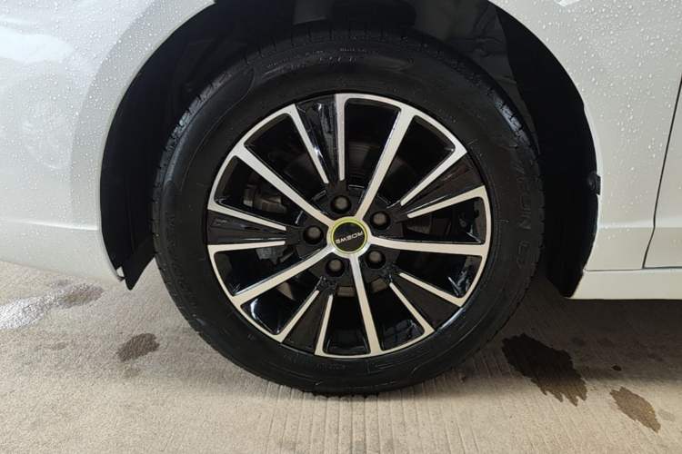 Used Roewe i5 2021 Revised Version 1.5L CVT Diamond Edition Left Front Wheel Hub