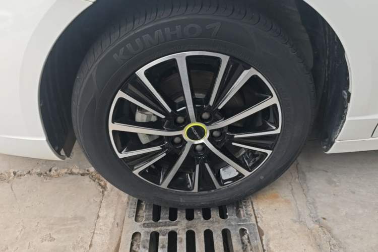 Used Roewe i5 2021 Revised Version 1.5L CVT Diamond Edition Left Front Wheel Hub