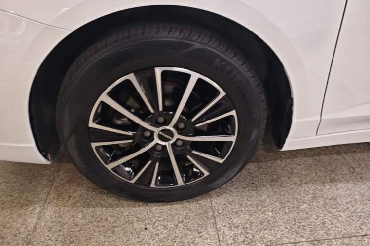 Used Roewe i5 2021 Revised Version 1.5L CVT Diamond Edition Left Front Wheel Hub
