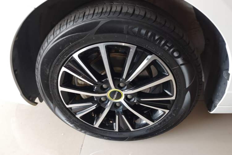 Used Roewe i5 2021 Revised Version 1.5L CVT Diamond Edition Left Front Wheel Hub