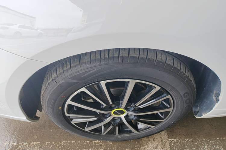 Used Roewe i5 2021 Revised Version 1.5L CVT Diamond Edition Left Front Wheel Hub