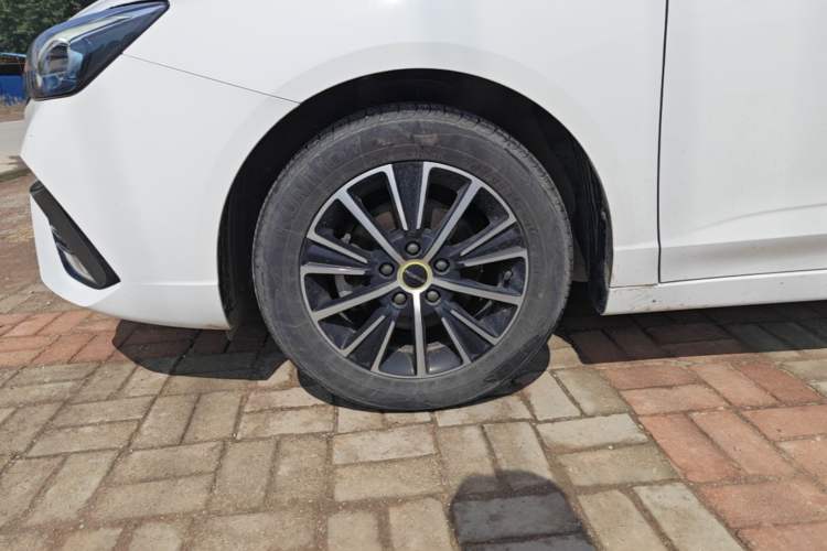 Used Roewe i5 2021 Revised Version 1.5L CVT Diamond Edition Left Front Wheel Hub
