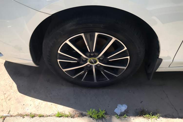 Used Roewe i5 2021 Revised Version 1.5L CVT Diamond Edition Left Front Wheel Hub