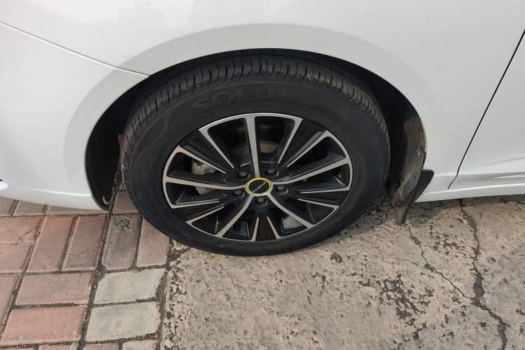 Used Roewe i5 2021 Revised Version 1.5L CVT Diamond Edition Left Front Wheel Hub