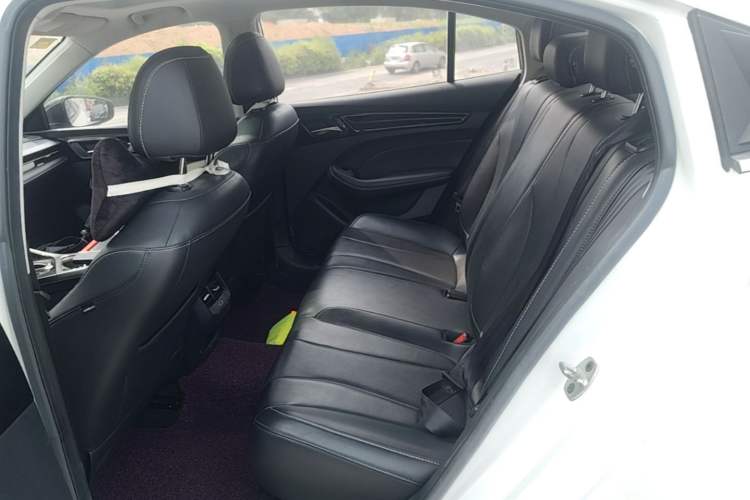 Used Roewe i5 2021 Revised Version 1.5L CVT Diamond Edition Left Rear Seat
