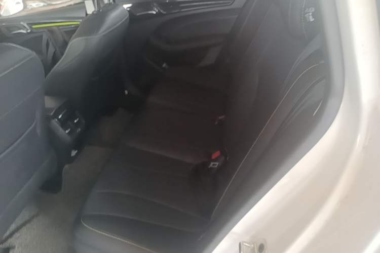Used Roewe i5 2021 Revised Version 1.5L CVT Diamond Edition Left Rear Seat