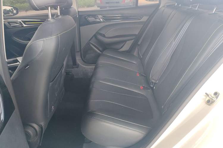 Used Roewe i5 2021 Revised Version 1.5L CVT Diamond Edition Left Rear Seat
