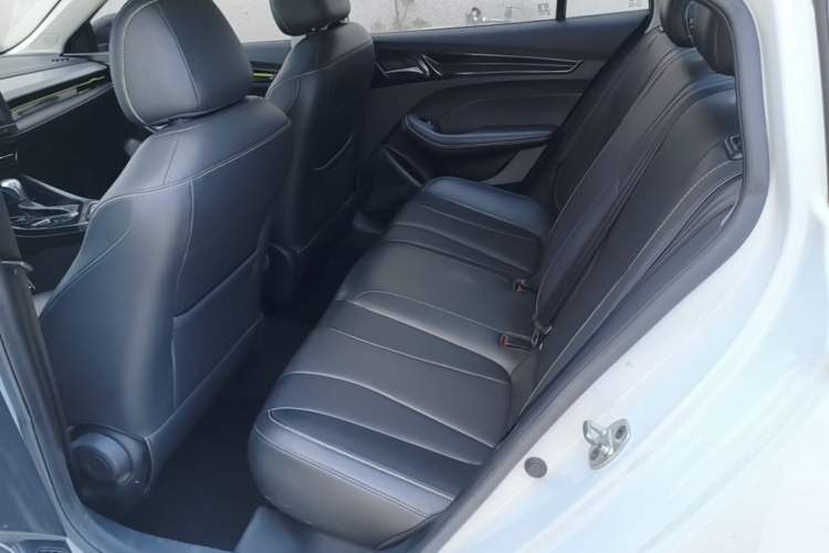 Used Roewe i5 2021 1.5L CVT Black Gold Edition Left Rear Seat