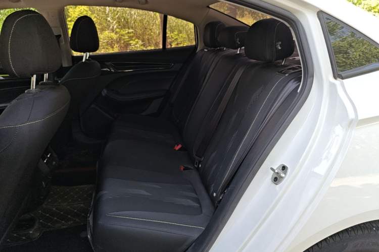 Used Roewe i5 2021 1.5L CVT Platinum Edition Left Rear Seat
