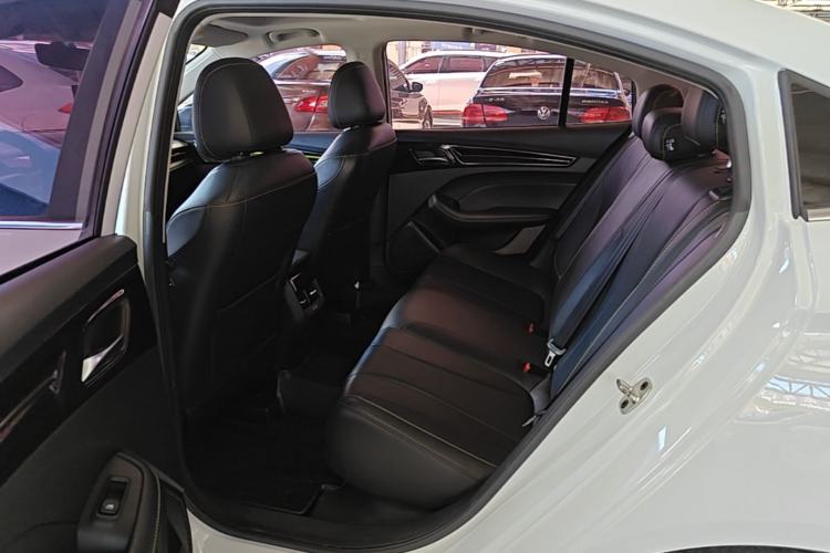 Used Roewe i5 2021 Revised Version 1.5L CVT Diamond Edition Left Rear Seat