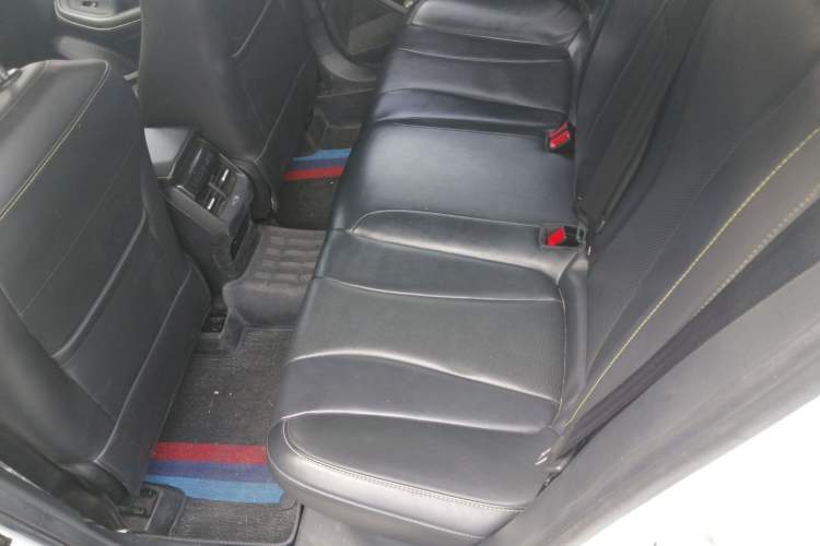 Used Roewe i5 2021 Revised Version 1.5L CVT Diamond Edition Left Rear Seat