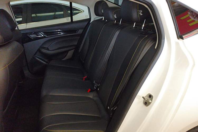 Used Roewe i5 2021 Revised Version 1.5L CVT Diamond Edition Left Rear Seat