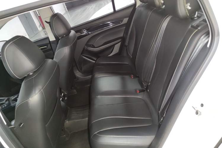 Used Roewe i5 2021 Revised Version 1.5L CVT Diamond Edition Left Rear Seat