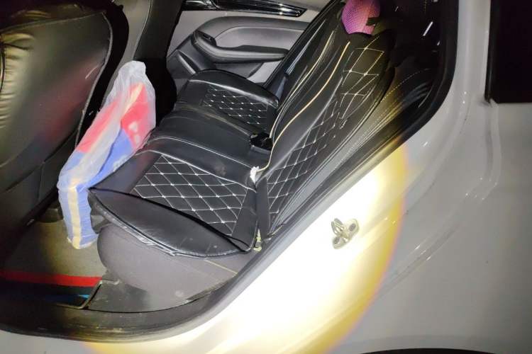 Used Roewe i5 2021 1.5L CVT Platinum Edition Left Rear Seat