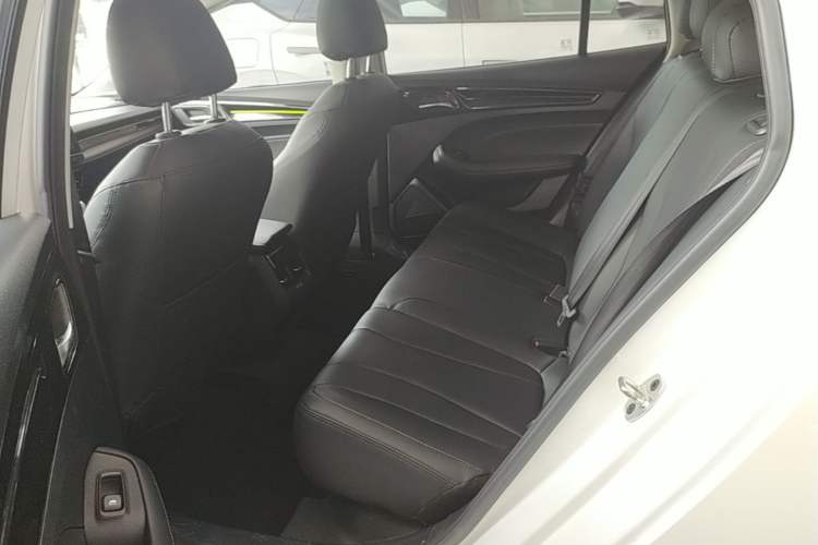 Used Roewe i5 2021 1.5L CVT Platinum Edition Left Rear Seat