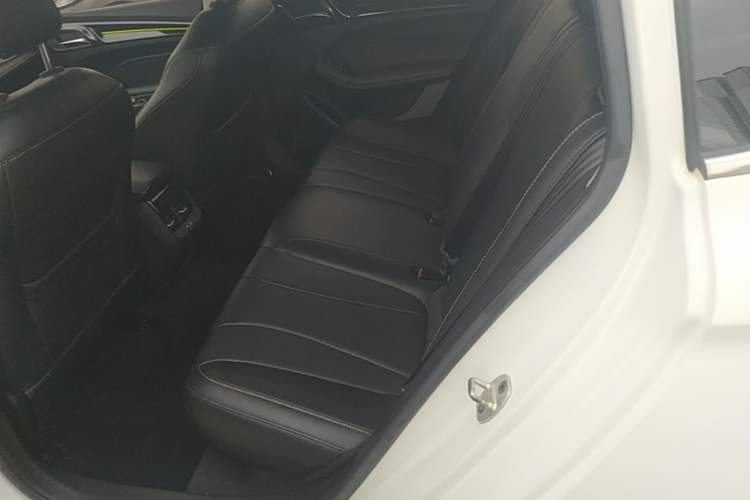 Used Roewe i5 2021 1.5L CVT Diamond Edition Left Rear Seat
