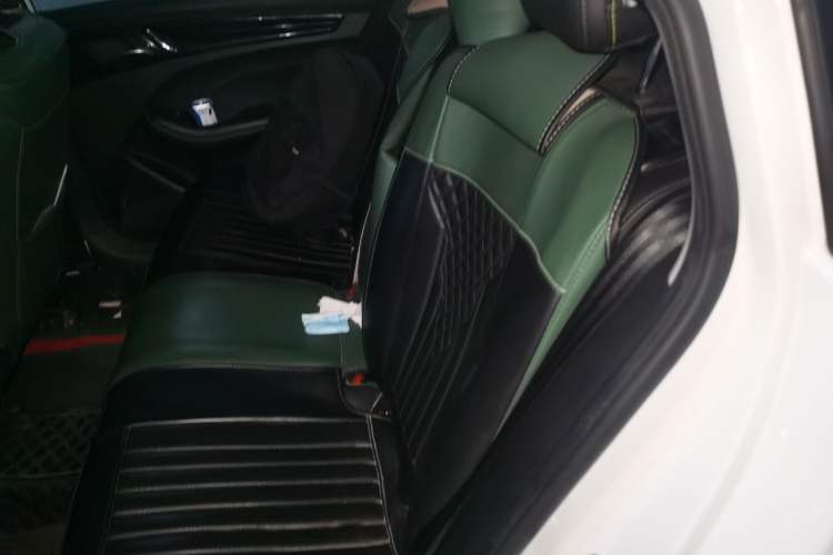 Used Roewe i5 2021 1.5L CVT Black Gold Edition Left Rear Seat