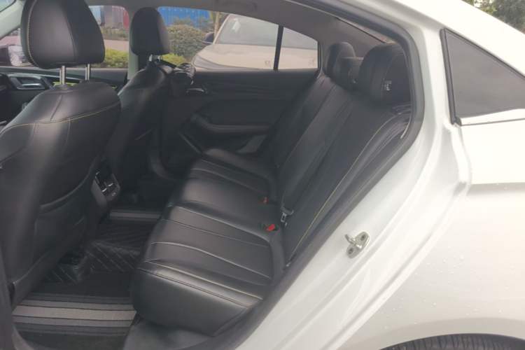 Used Roewe i5 2021 1.5L CVT Diamond Edition Left Rear Seat