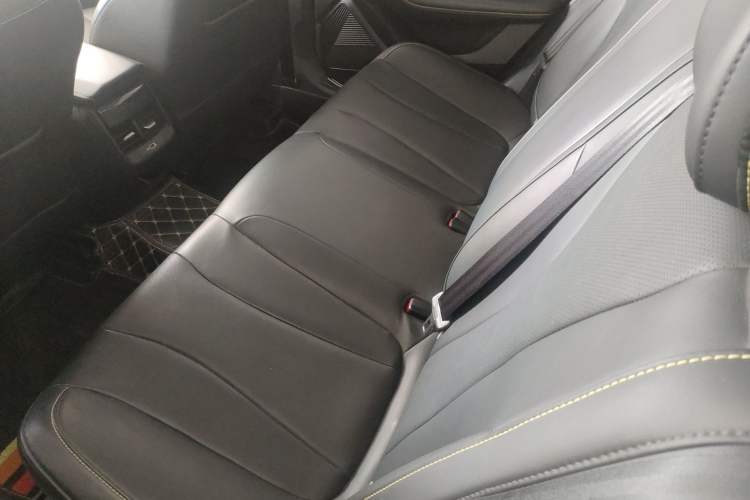 Used Roewe i5 2021 Revised Version 1.5L CVT Diamond Edition Left Rear Seat