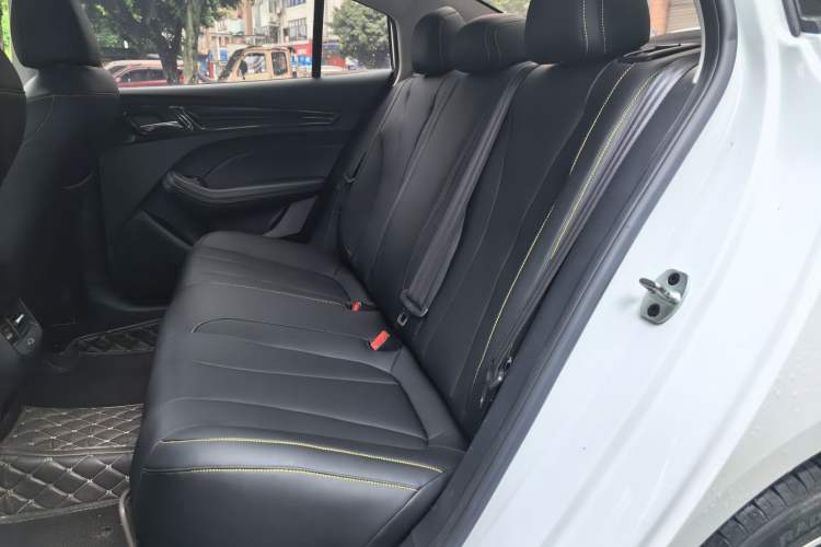 Used Roewe i5 2021 1.5L CVT Black Gold Edition Left Rear Seat