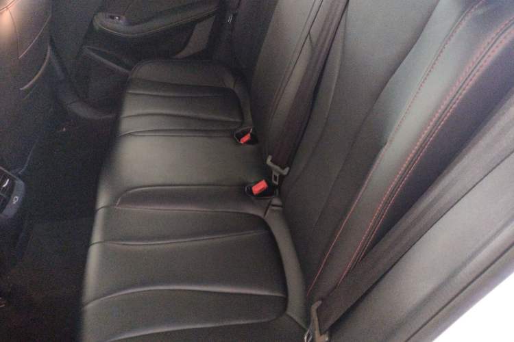 Used Roewe i5 2021 1.5L CVT Platinum Edition Left Rear Seat